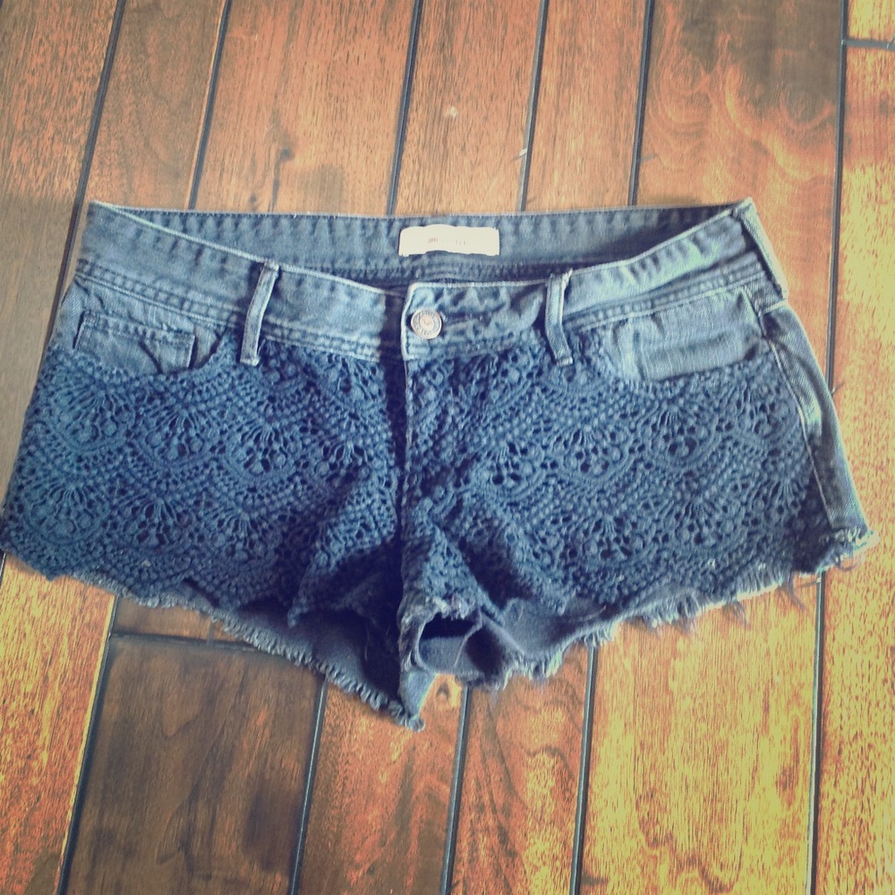 Hollister washed black jean shorts. Size 11 (30)
